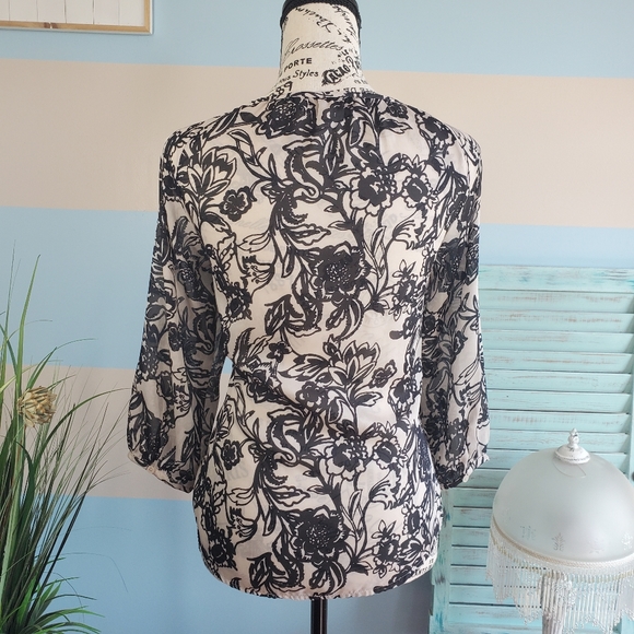Ann Taylor LOFT Floral Women's Blouse - Picture 3 of 5